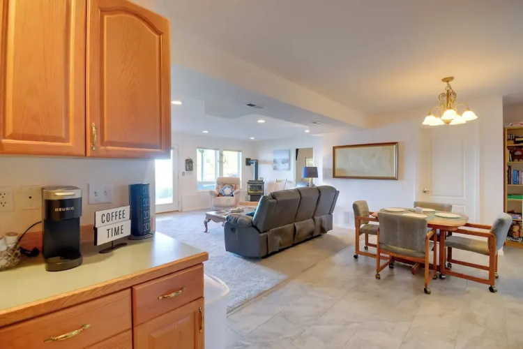 Waterfront PNW Escape w/ Deck & Beach Access!