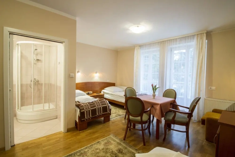 2 Bedrooms Standard Triple Family room with balcony and with garden view
