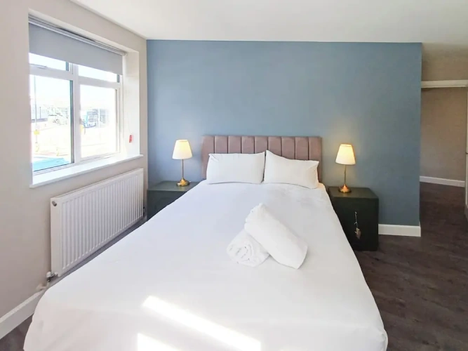 2 Bedrooms Apartment with city view