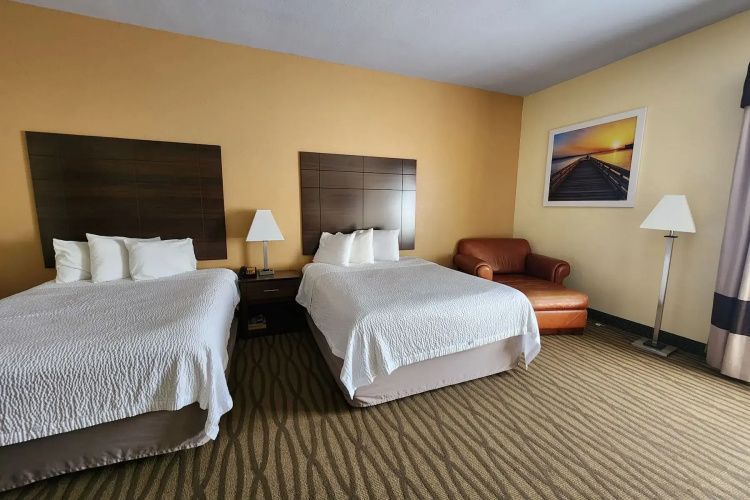 Days Inn  Suites by Wyndham Pasadena