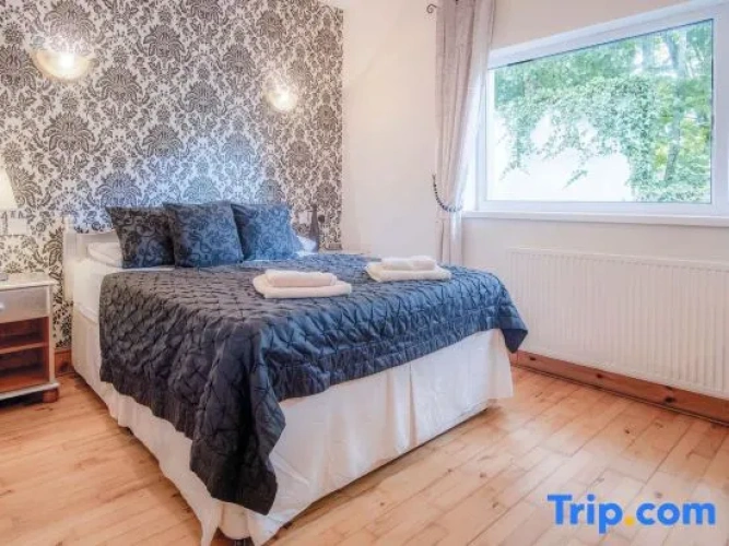 3 Bedrooms Apartment