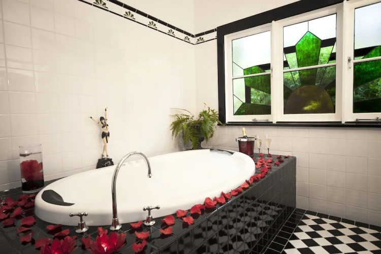 3 Bedrooms Luxury Cottage with balcony