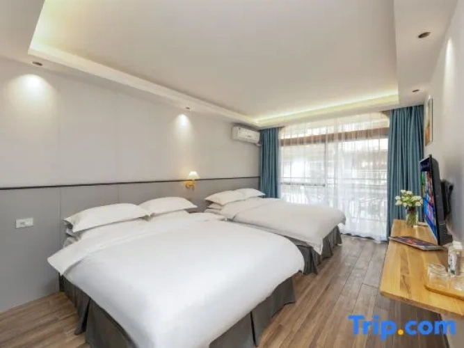 Standard Twin room with balcony