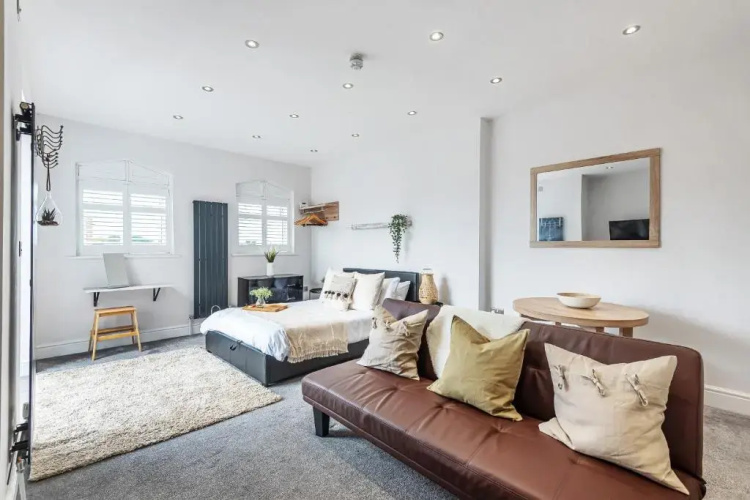 Locket Studio - Cosy Apartment with Balcony