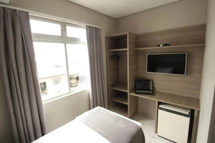 Kennedy Slim Hotel