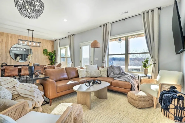 3 Bedrooms Apartment
