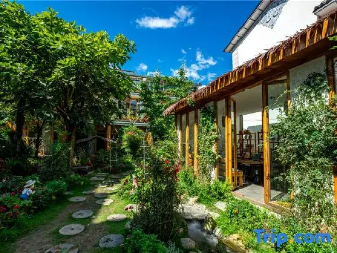 Mu Yun Flower House
