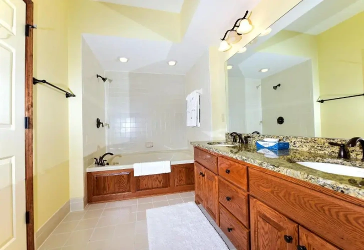 3 Bedrooms Apartment