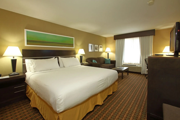 Holiday Inn Express & Suites - Vernon by IHG