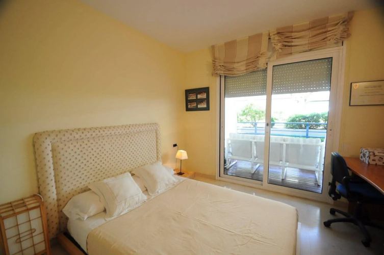 Luxury Apartment with Swimming Pool