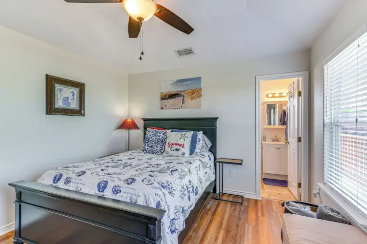 Steps to Surfside Beach: Ada-friendly Home