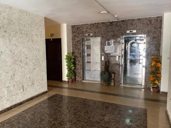 Studio next to Queen Rania St, well served area