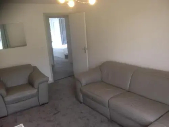 The Beeches 2 - Serviced Duplex Apartment