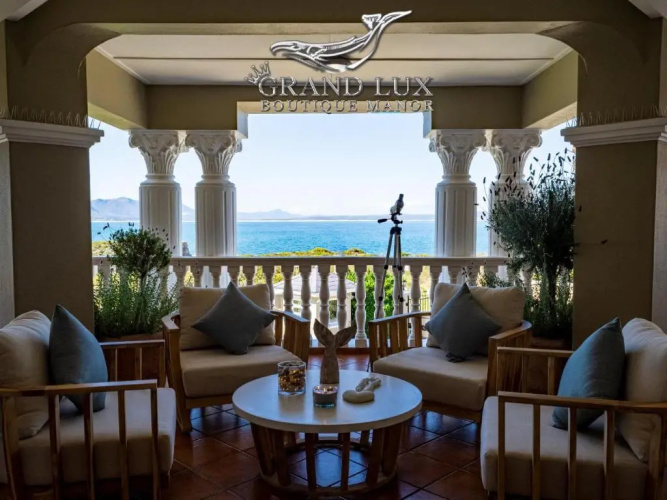 Grand Lux Boutique Manor