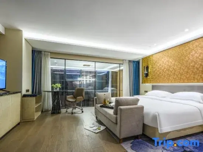 Premier Double Suite with garden view