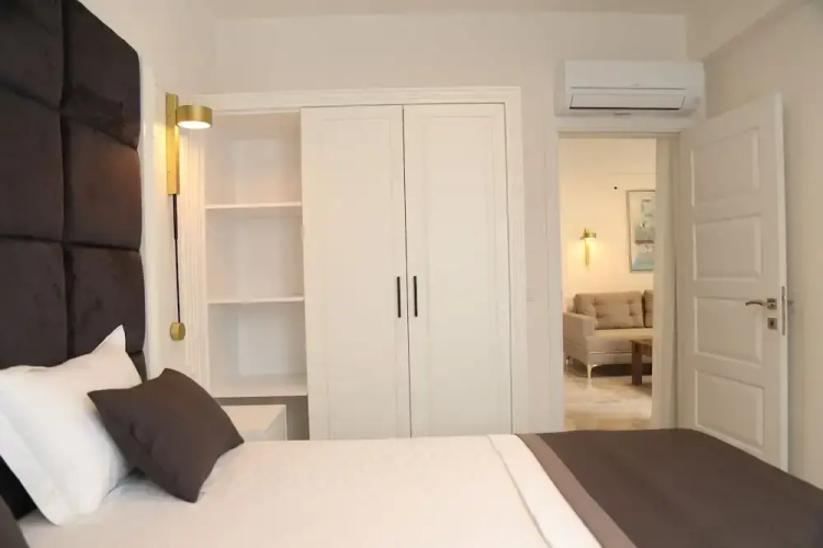 In Suit Luxury Hotel