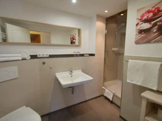 2 Bedrooms Standard Family room with garden view