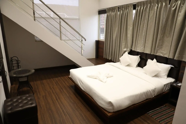 Executive Suite with city view