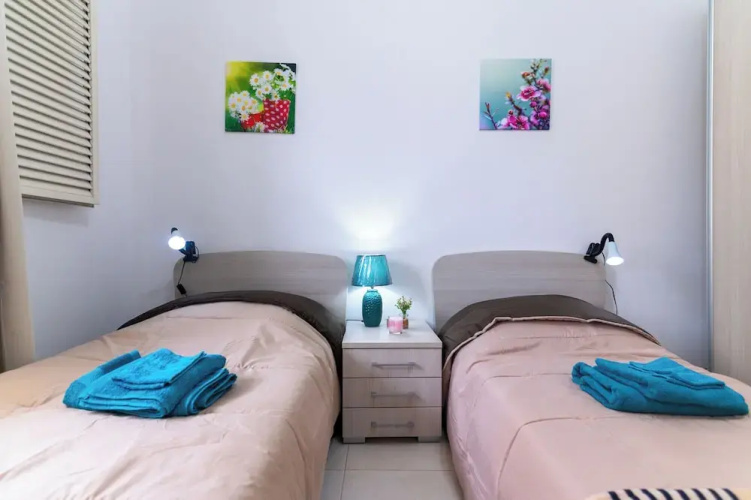 Seaside Cosy Maisonette- 2 mins from sea