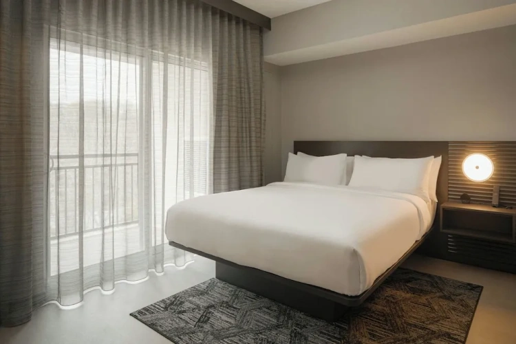 1 Bedroom Luxury Suite with balcony