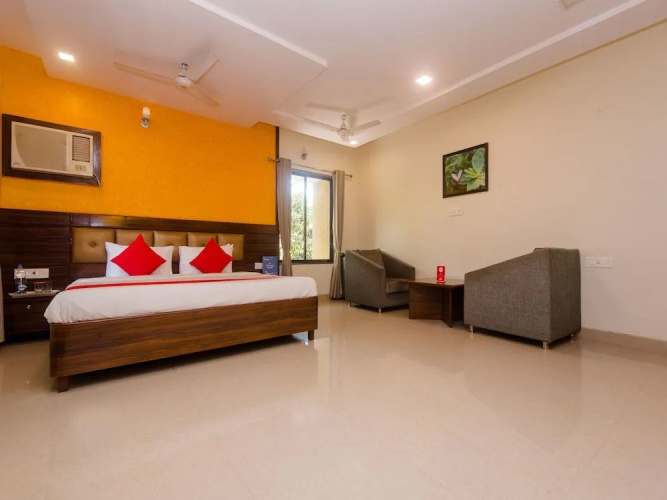OYO 14376 Royal Park Residency
