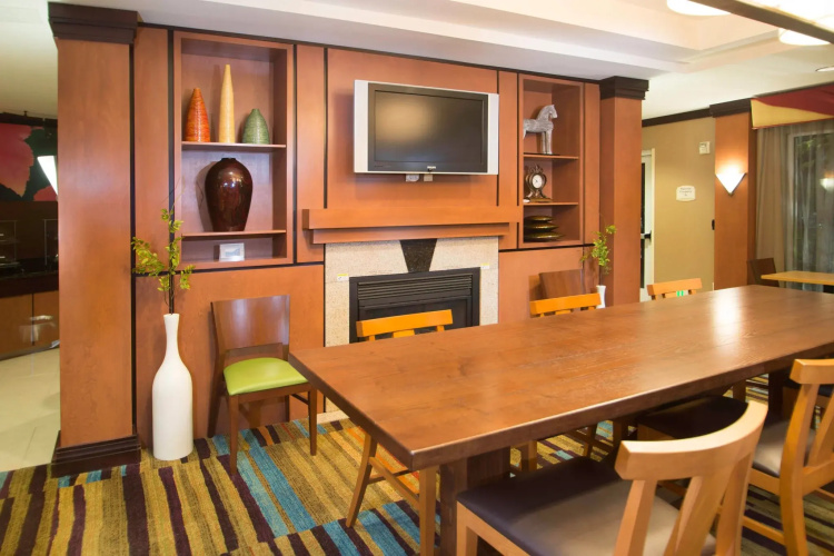 Fairfield Inn and Suites by Marriott Burley