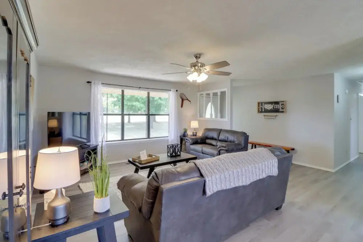 Charming Mountain Home Getaway w/ Gas Grill!