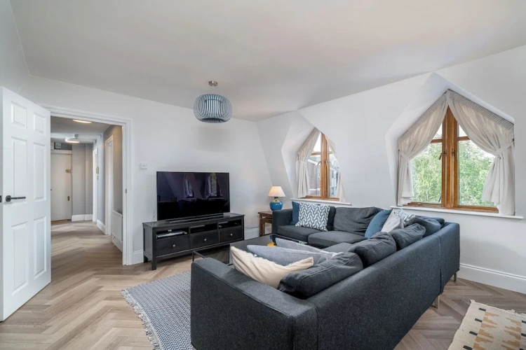 2 Bedrooms Apartment