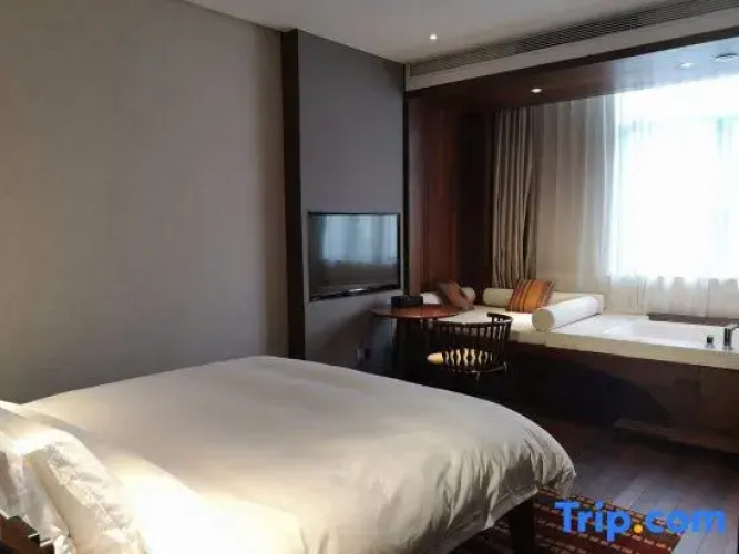 Manyue Select Holiday Hotel