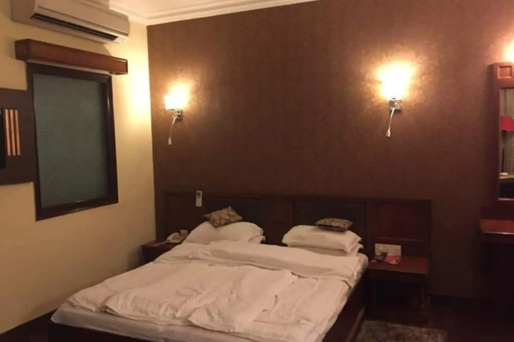 Monark Hotel