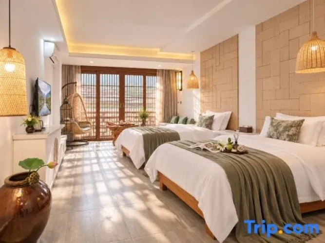 Standard Twin room with river view