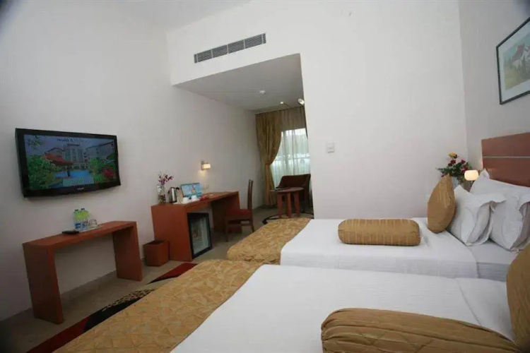 Leonia Holistic Destination