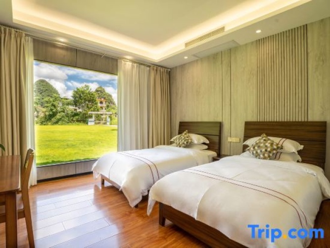 3 Bedrooms Standard Family room