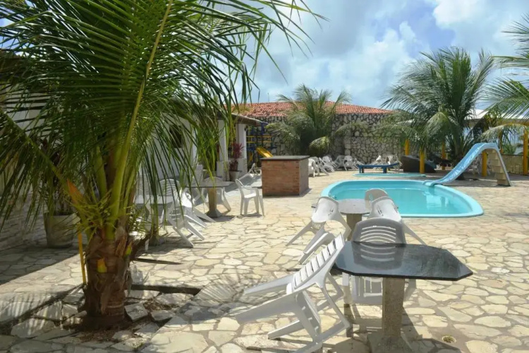 Jacuma's Lodge Hotel