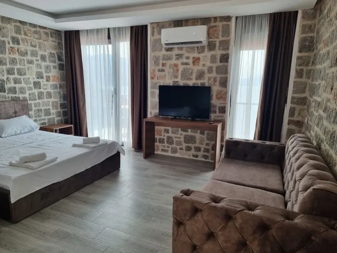 Standard Quadruple Family room