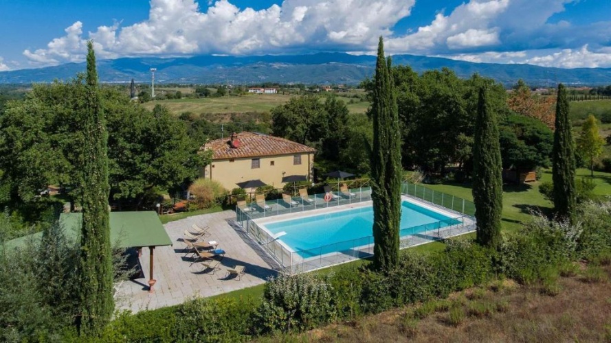 5 Bedrooms Villa