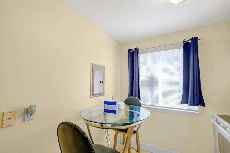 Oak Shores Studio 13