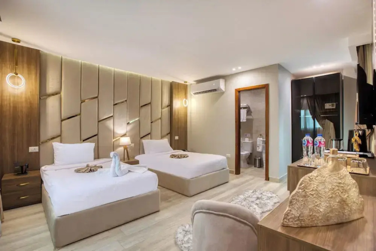 Golden Palm Sunrise Inn