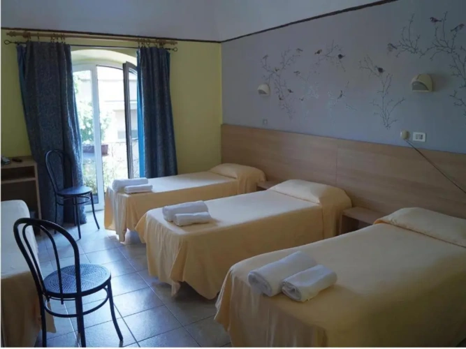 Standard Triple room