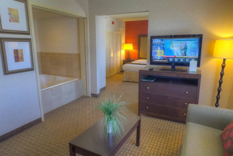 Holiday Inn Express & Suites Phoenix Midtown by IHG