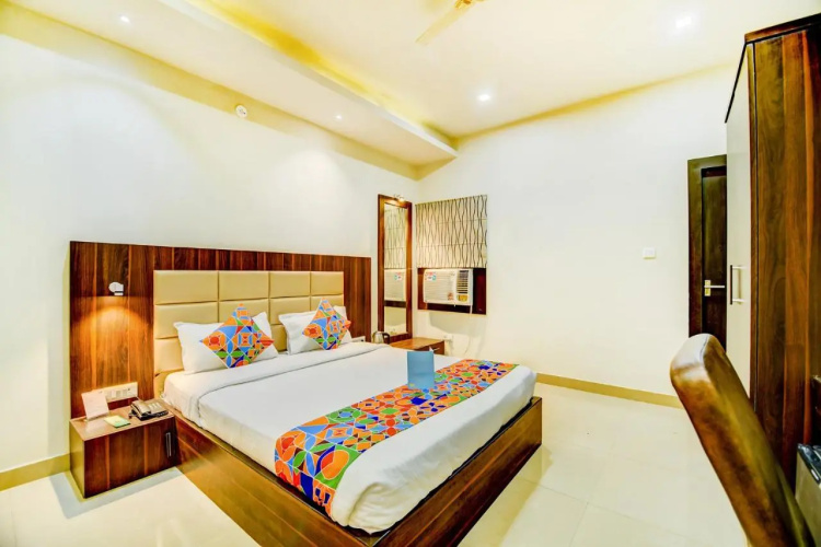 Fabhotel Solitaire Inn