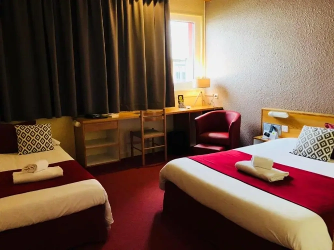 Standard Triple room