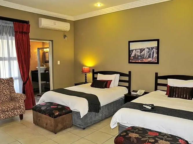 2Ten Hotel