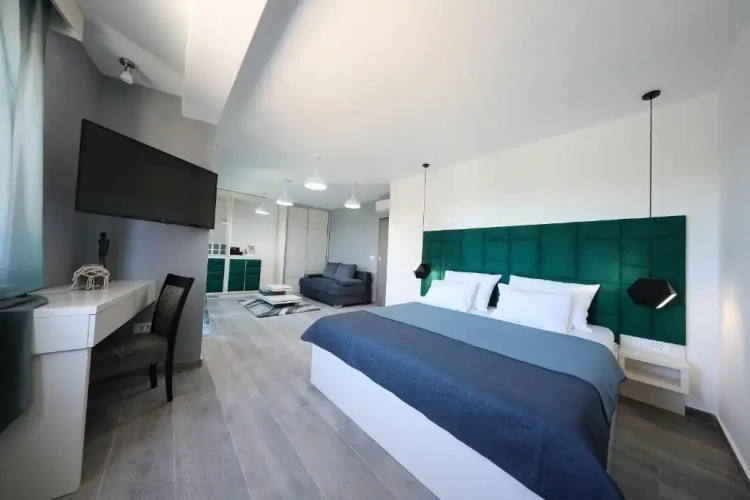 Deluxe Family room