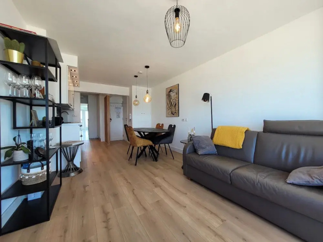 Sea View Apartment by Beach