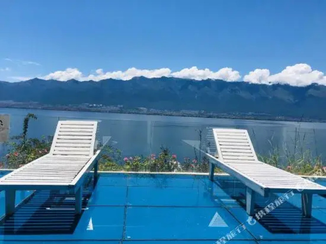 2099 Lake View Inn