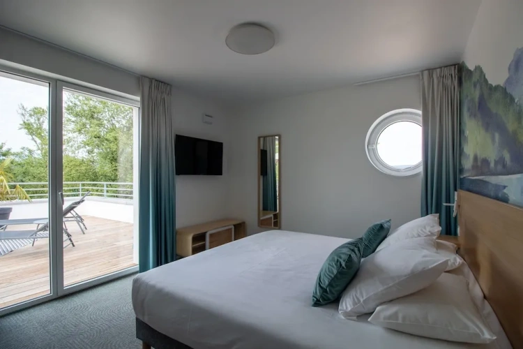 3 Bedrooms Apartment