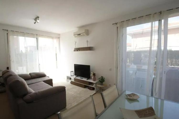 2 Bedrooms Cottage