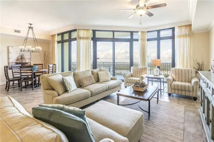 Phoenix West II 1813 - 3 Br condo by RedAwning