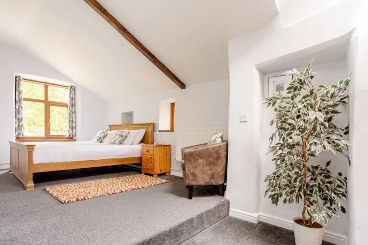 Oldmill-2bed-sleeps6-hottub-privategarden